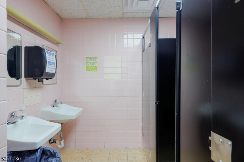 Medical/Professional Office - Commercial Sale