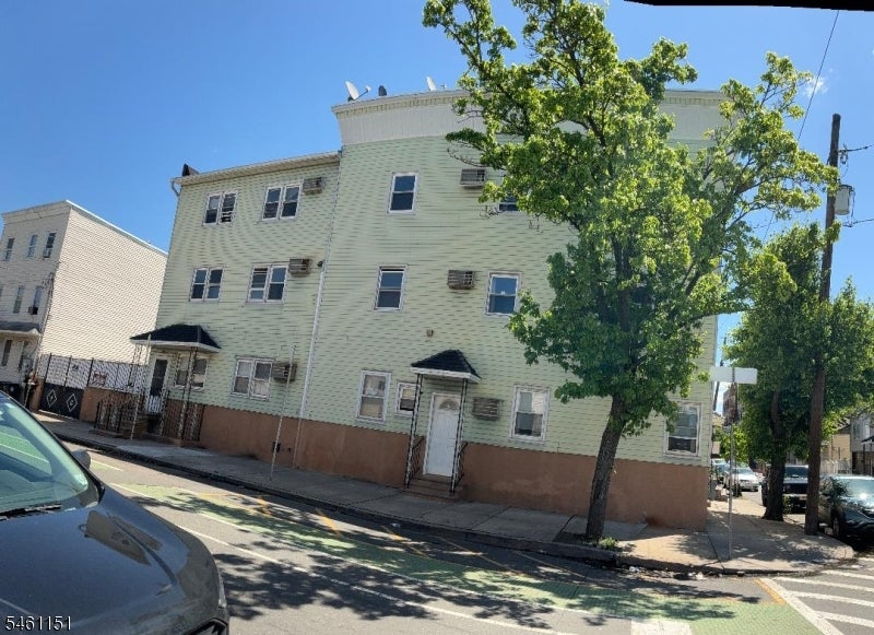 160 E Kinney St Unit 3R 3R - Photo 2