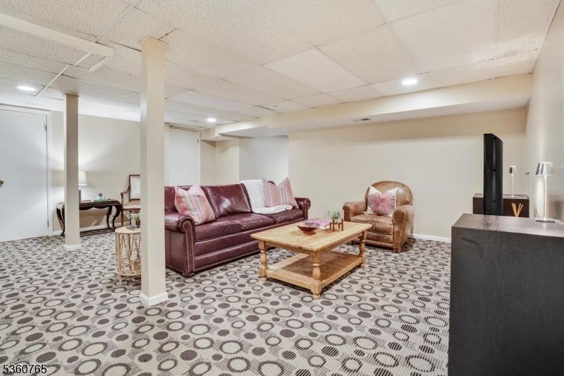 OLD SHORT HILLS - Residential