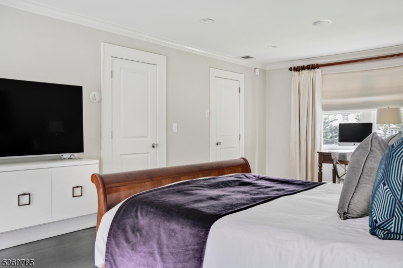 OLD SHORT HILLS - Residential