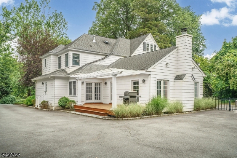 OLD SHORT HILLS - Residential