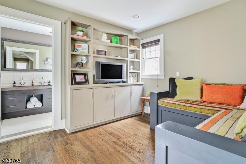 OLD SHORT HILLS - Residential