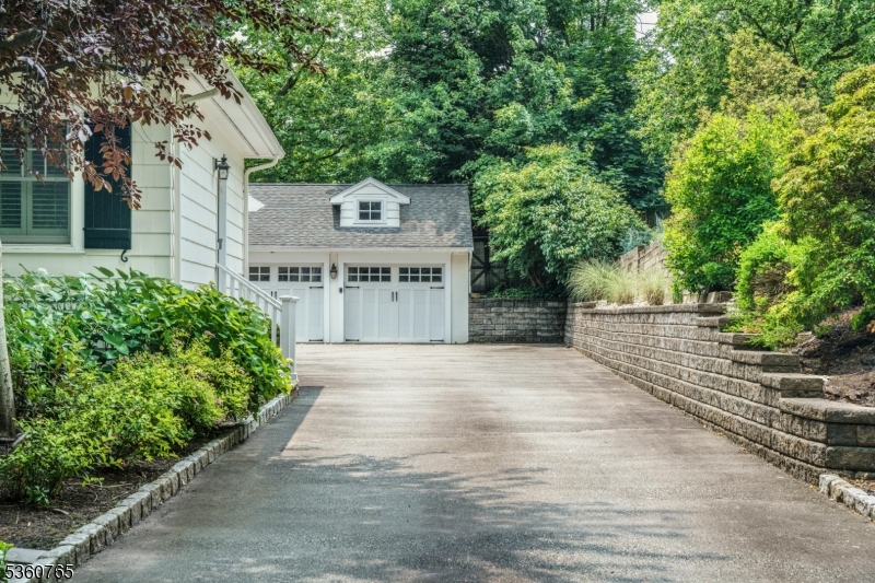 OLD SHORT HILLS - Residential