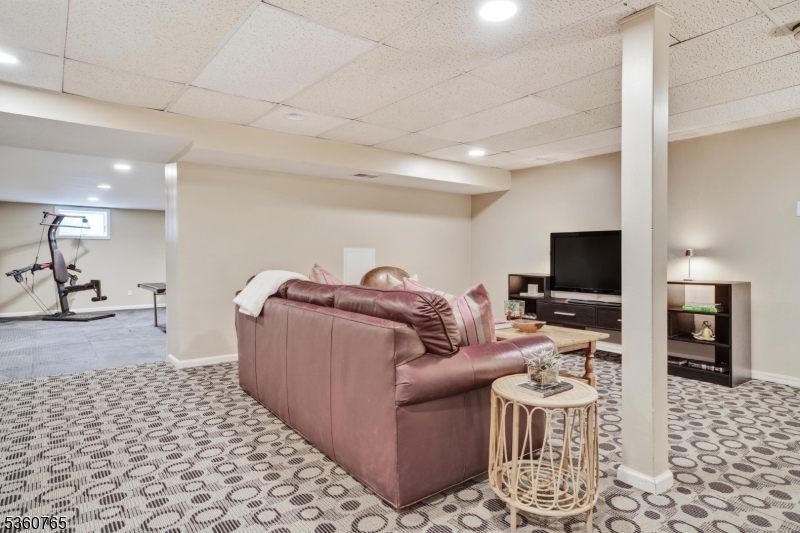 OLD SHORT HILLS - Residential