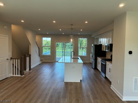 MLS: 4030978