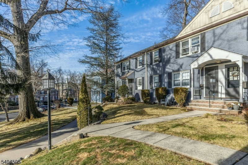 KAHLCREST CONDOMINUMS - Residential