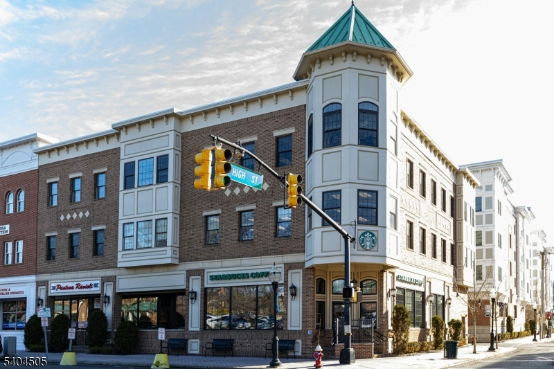 KAHLCREST CONDOMINUMS - Residential