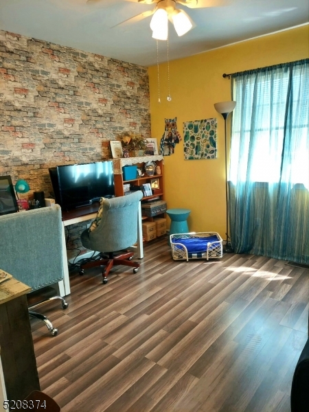 WATER'S EDGE - Residential