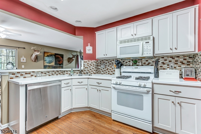 WATER'S EDGE - Residential