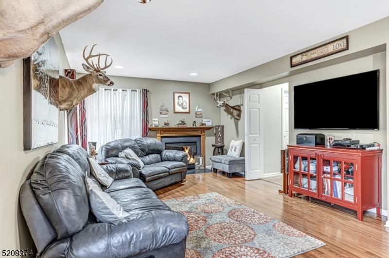 WATER'S EDGE - Residential