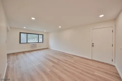 MLS: 3963749