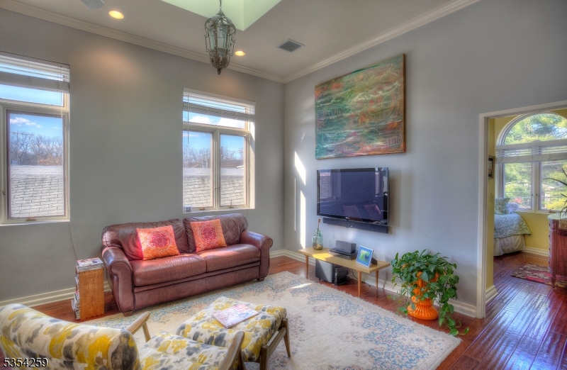 211 Main St 12