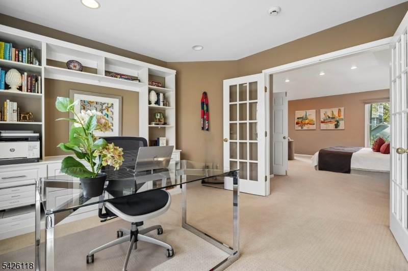 POET'S SECTION - Residential