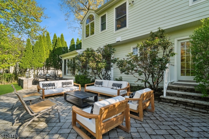 POET'S SECTION - Residential