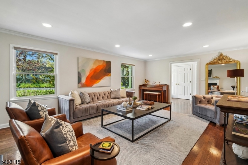 POET'S SECTION - Residential