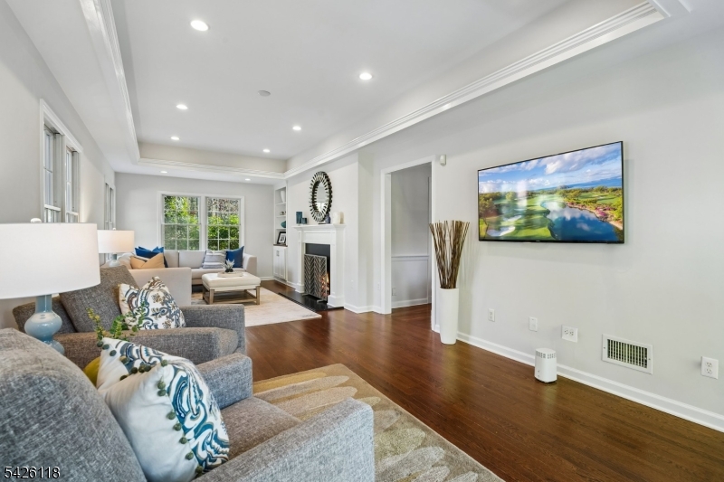 POET'S SECTION - Residential