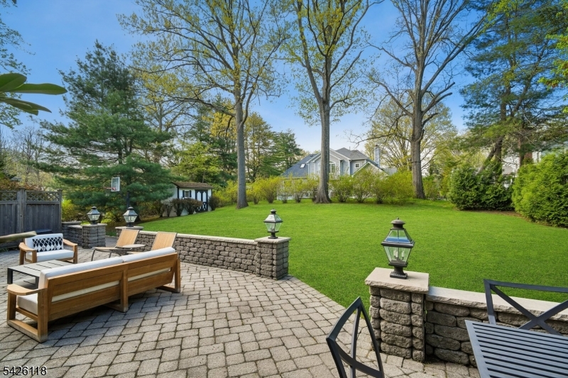 POET'S SECTION - Residential