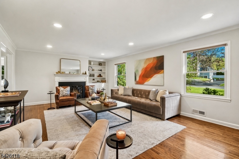 POET'S SECTION - Residential