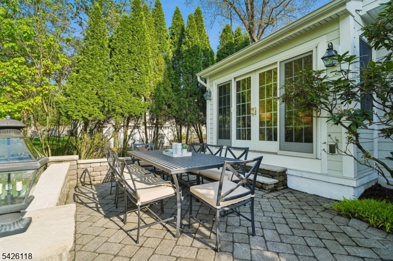 POET'S SECTION - Residential