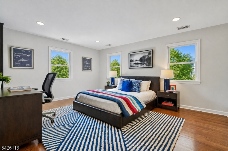 POET'S SECTION - Residential