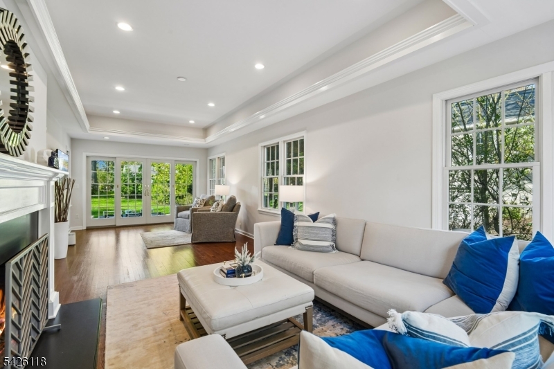 POET'S SECTION - Residential