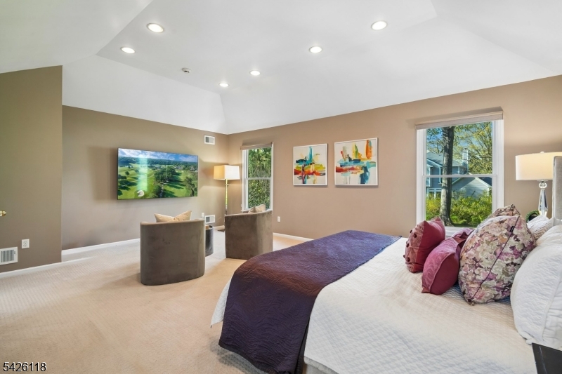 POET'S SECTION - Residential