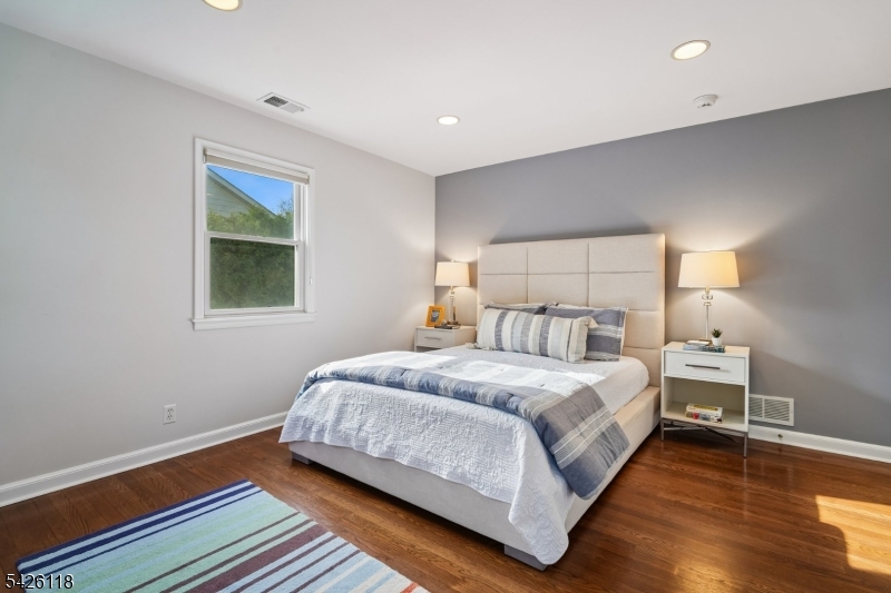 POET'S SECTION - Residential