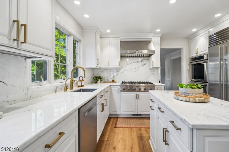 POET'S SECTION - Residential