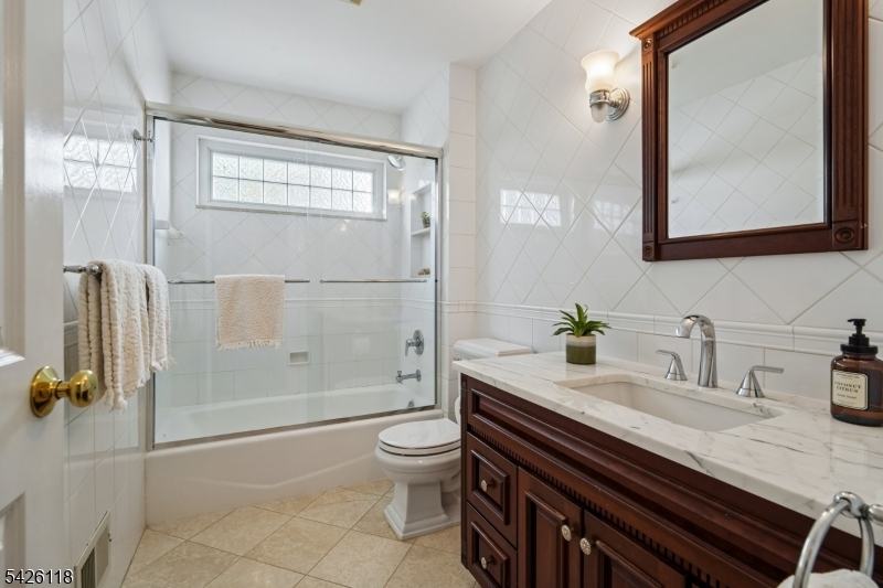 POET'S SECTION - Residential