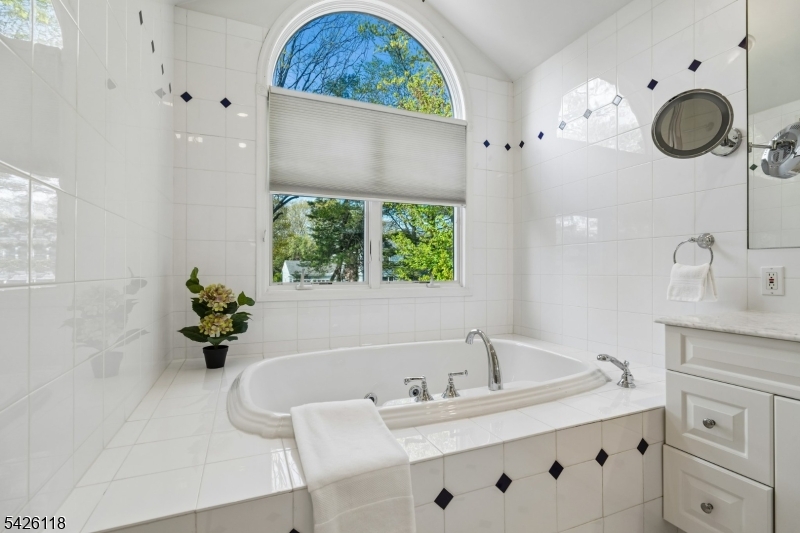 POET'S SECTION - Residential