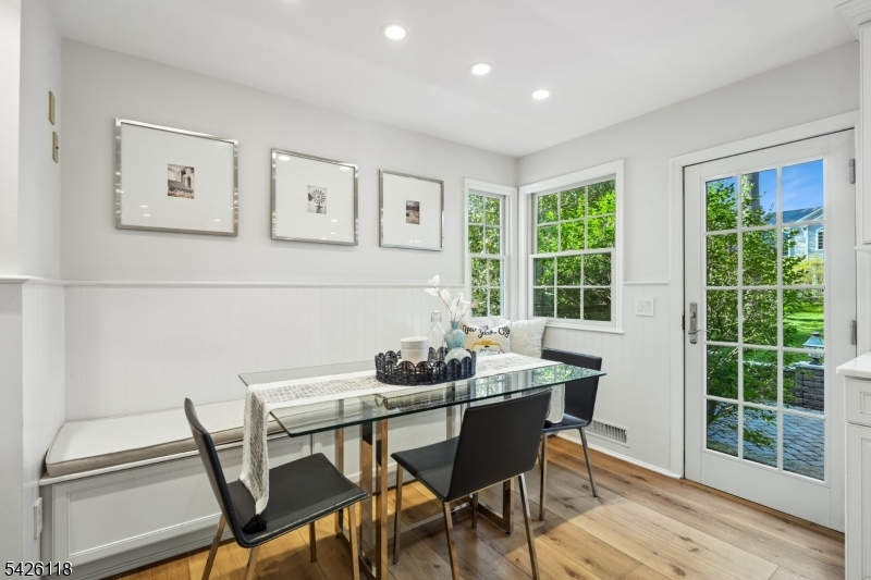 POET'S SECTION - Residential