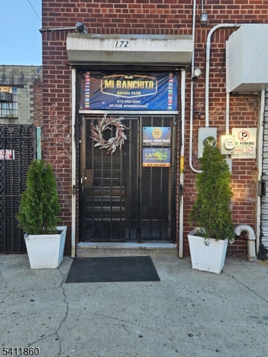 Social Club business including C-33 Liquor License for sale!