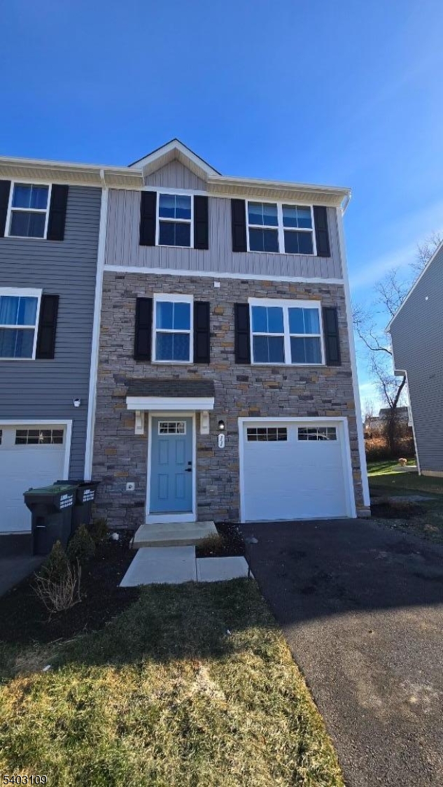 Hawk Pointe/Natures Legacy - Residential Lease