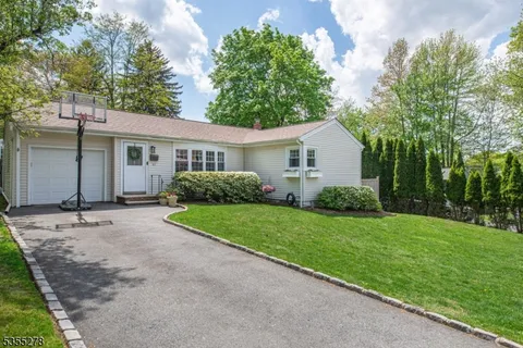 40 Woodrow Place, West Caldwell Twp., NJ 07006 - MLS#: 3960705
