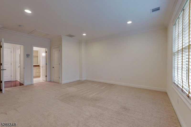 SADDLE RIVER GRAND - Residential