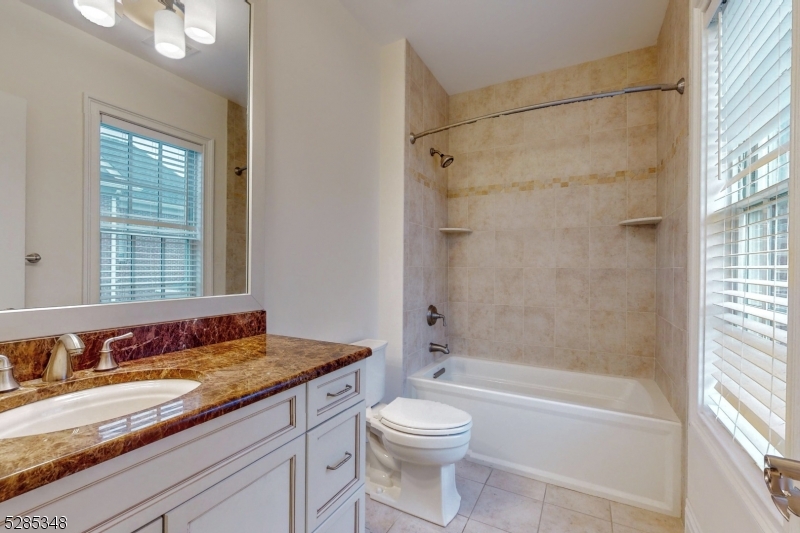 SADDLE RIVER GRAND - Residential