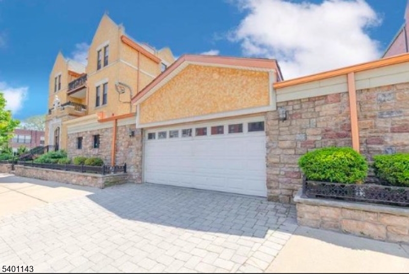 Convent House Condo Assoc - Residential