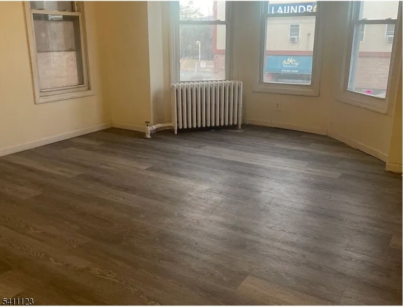 DOWNTOWN - Residential Lease