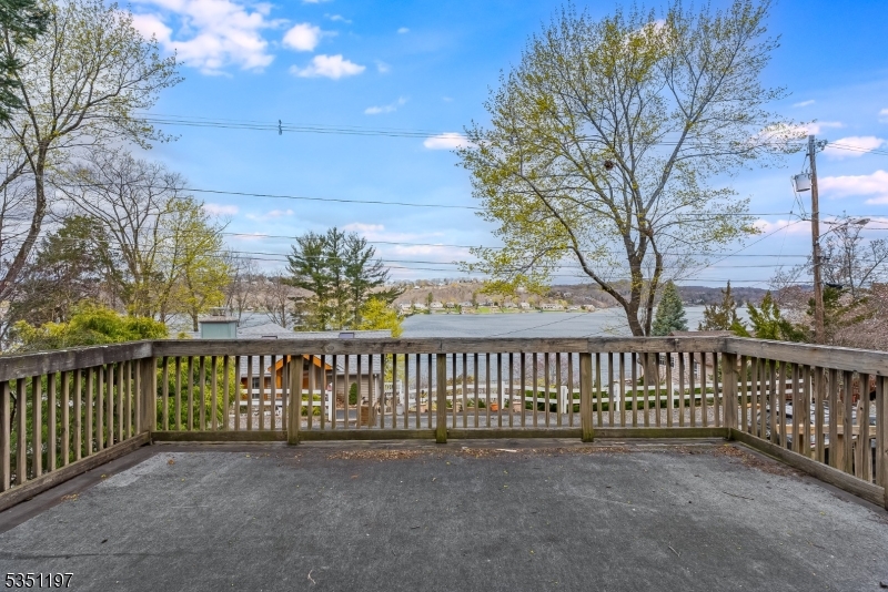 121 Springbrook Trl