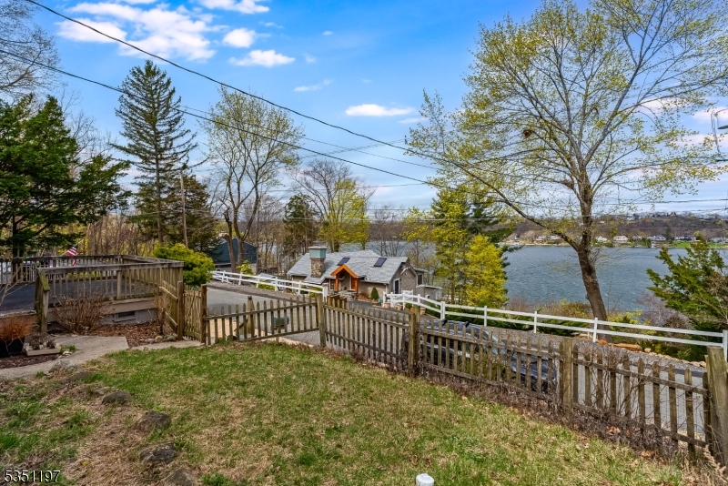 121 Springbrook Trl