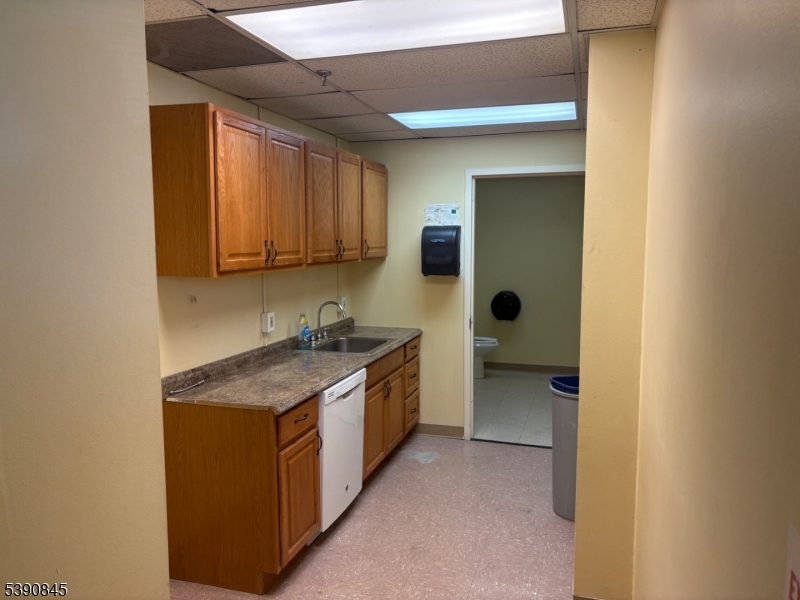 Bridgewater Twp., New Jersey 08807, United States, ,Residential,Active,231656