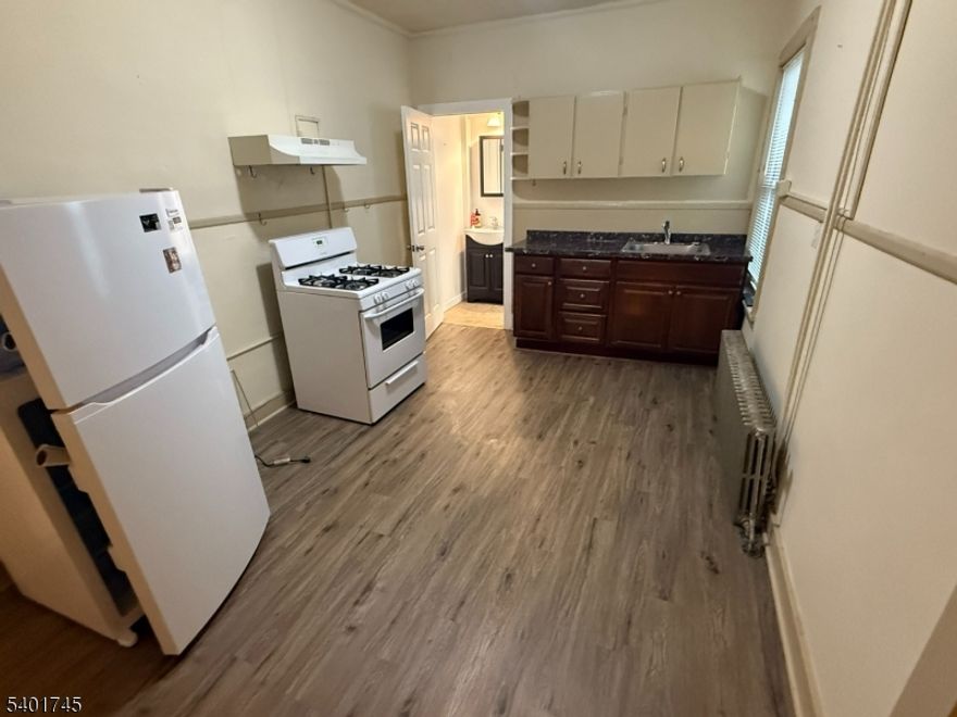 Very clean and nicely kept 2nd floor 1 bedroom apartment in downtown Raritan. Features large kitchen and full bath. Convenient to highways and shopping. Parking for one car in private lot. Recent updates: refinished floors and updated bathroom. No pets, no smoking.