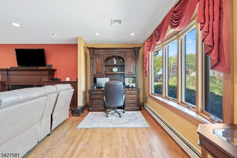 South Side or 400 Block - Residential