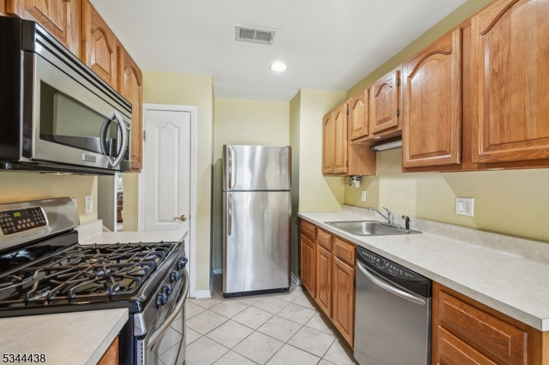 28 Deer Hill Ct