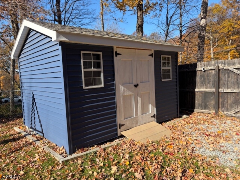 Barry Lakes - Residential