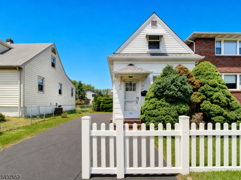 Photo 1 of 20 — 213 Kipp Ave, Elmwood Park Boro, NJ 07407