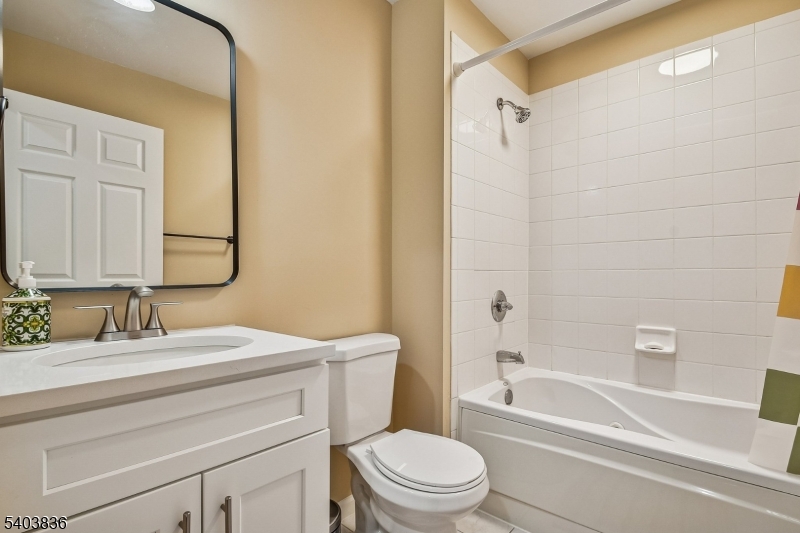 Glenmont Commons - Residential Lease