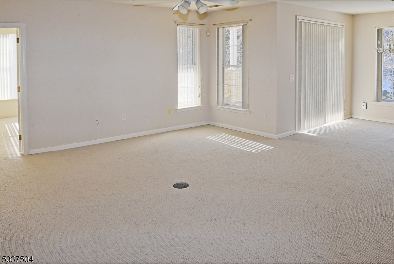 Rockaway Twp., New Jersey 07866, United States, 2 Bedrooms Bedrooms, ,2 BathroomsBathrooms,Residential,Active,3888
