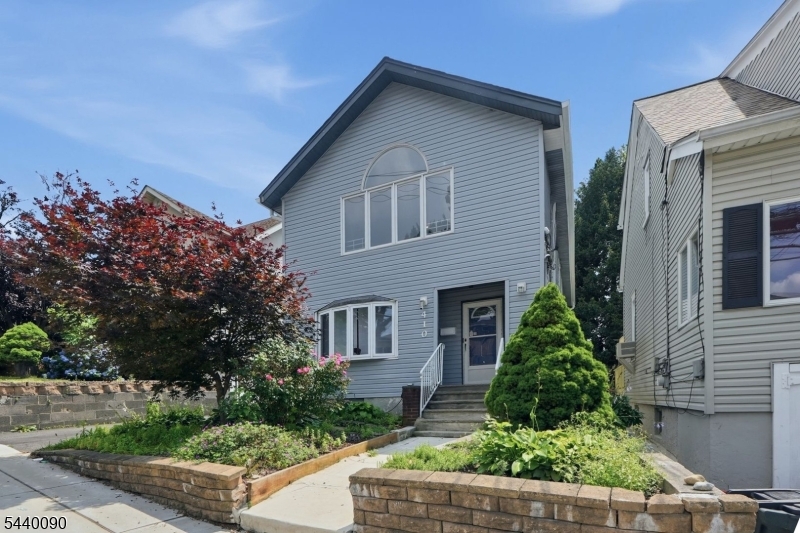 Photo 1 of 23 — 410 Lafayette Ave 2, Cliffside Park Boro, NJ 07010