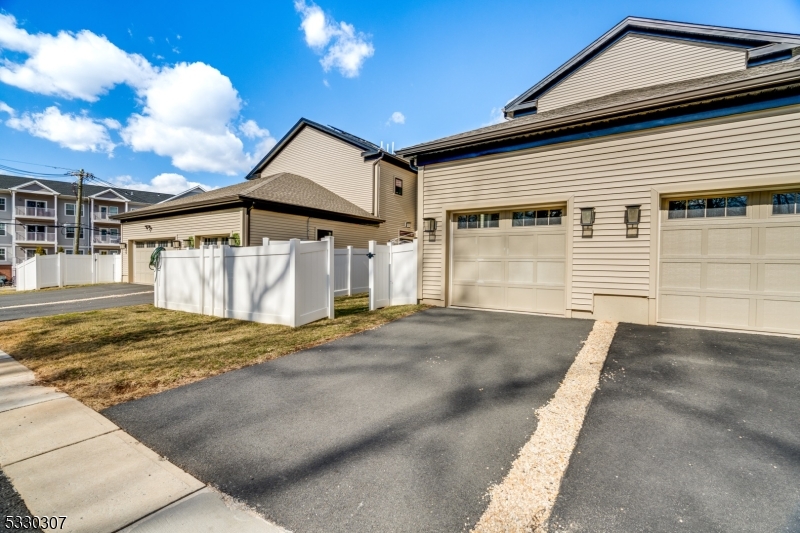 Montgomery Crossing - Residential